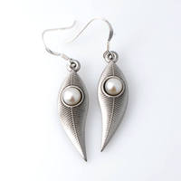 Flora Pearl Earrings Gum Leaf