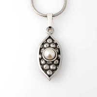 Flora Pearl Pendant Bottle Tree Pod