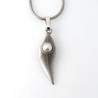 Flora Pearl Pendant Gum Leaf