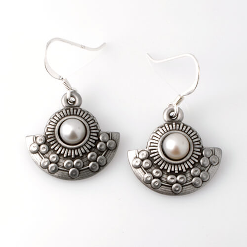 Flora Pearl Earrings Golden Wattle