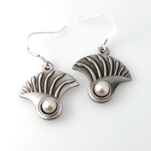 Flora Pearl Earrings Kangaroo Paw