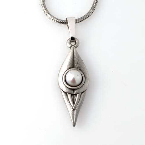 Flora Pearl Pendant Desert Pea